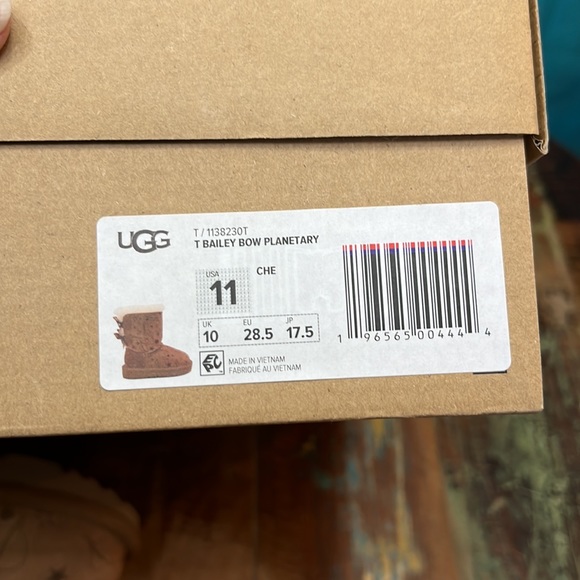 New in Box Ugg Bailey Bow Planetary Boots - Picture 4 of 6